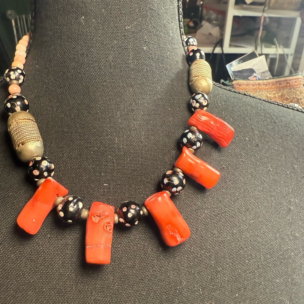 Source Unknown‎ Coral and Black Beaded Necklace